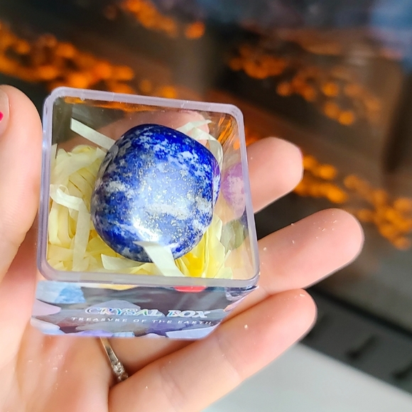 Lapis Lazuli Tumble stone on a gift box 🎁 - Picture 2 of 5